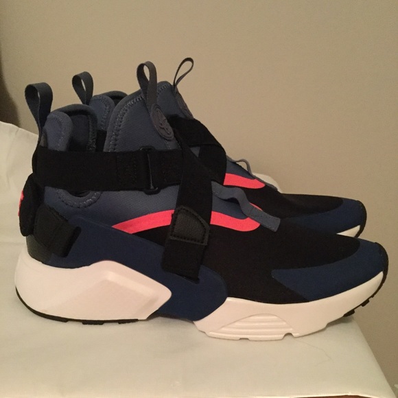 Nike Shoes - Nike Air Huarache City women’s sneaker